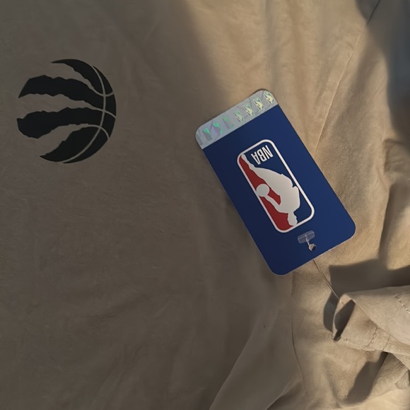 Toronto raptors T-shirt - Picture 2 of 2